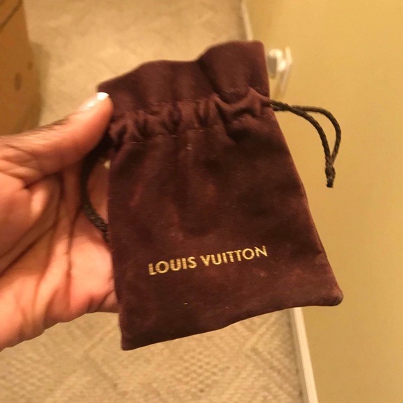 💕💯 Auth LV Red Heart Inclusion Necklace💕 - Picture 7 of 8